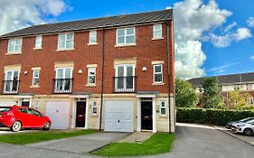 The Town House, Whole House Suitable For Contractors And Families